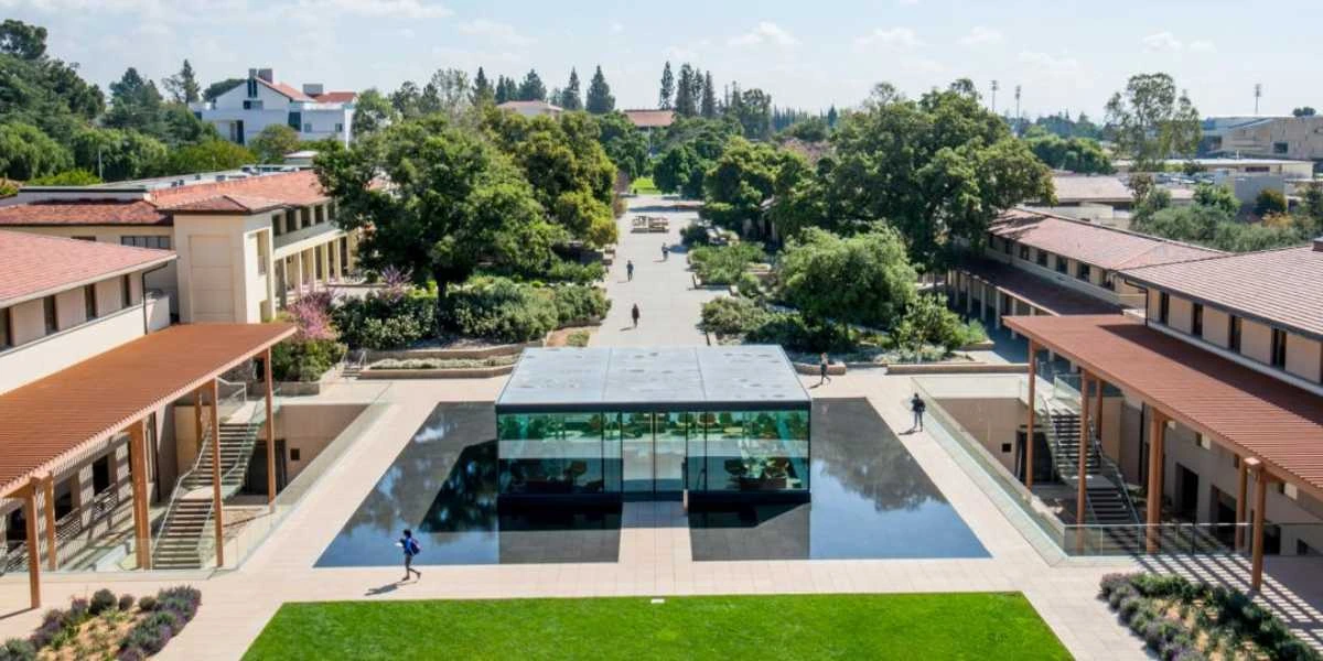 克莱尔蒙特麦克纳学院