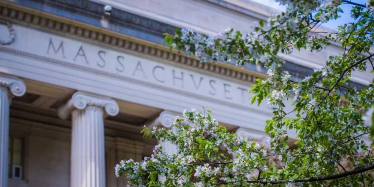 国法务部长女儿MIT录取争议